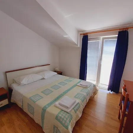 Apartment House Helena Primosten