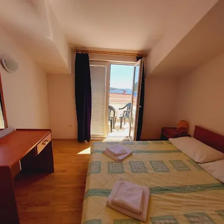 Apartment House Helena Primosten