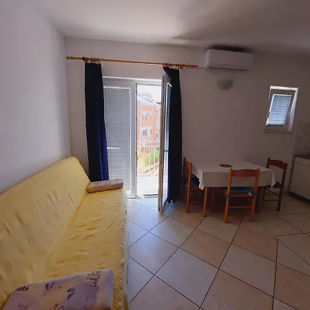 Apartment House Helena Primosten