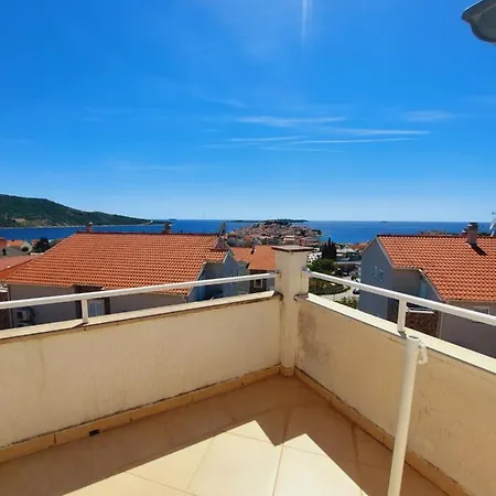 Apartment House Helena Primosten
