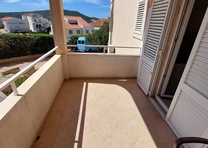 Apartment House Helena Primosten