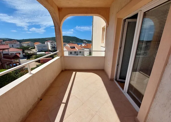 Apartment House Helena Primosten